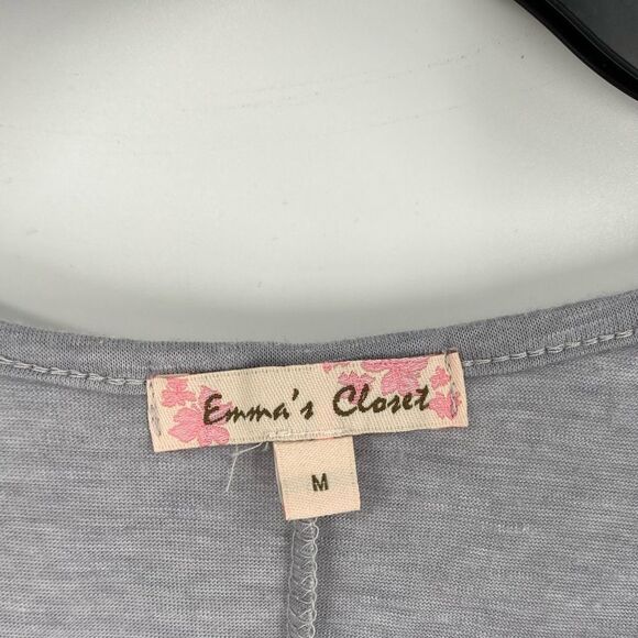 Emma’s Closet Scoop Neck Short Sleeve Gray Teeshirt size M - Picture 2 of 3